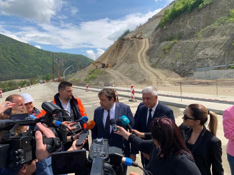 Шишков се хвали поетично: Събудихме заспалите магистрали