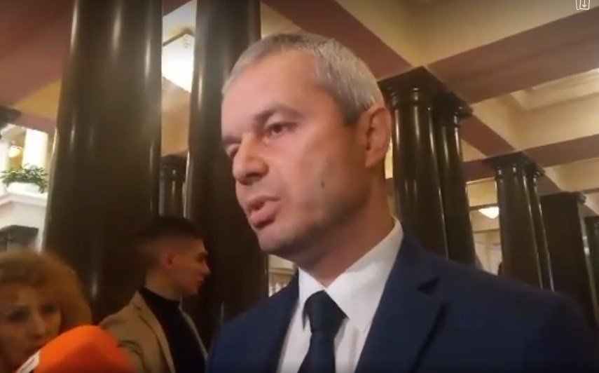 ГЪРМИ ЖЕСТОК ИЗБОРЕН СКАНДАЛ! Костадинов от Възраждане пред ПИК: Държавата е управлявана от престъпни групировки ГЪРМИ ЖЕСТОК ИЗБОРЕН СКАНДАЛ! Костадинов от Възраждане пред ПИК: Държавата е управлявана от престъпни групировки