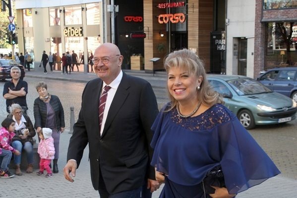 САМО В ПИК И РЕТРО: Илияна Йотова вдигна парти за внучето в тузарския ресторант на Домусчиев (СНИМКИ)