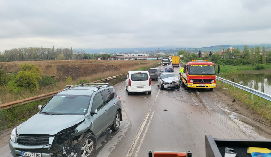 Катастрофа край язовир Суходол предизвика задръстване на Околовръстното