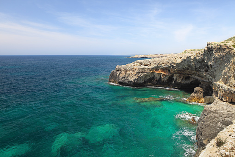 Италия се скъси с метър - отчупи се част от тока на Ботуша