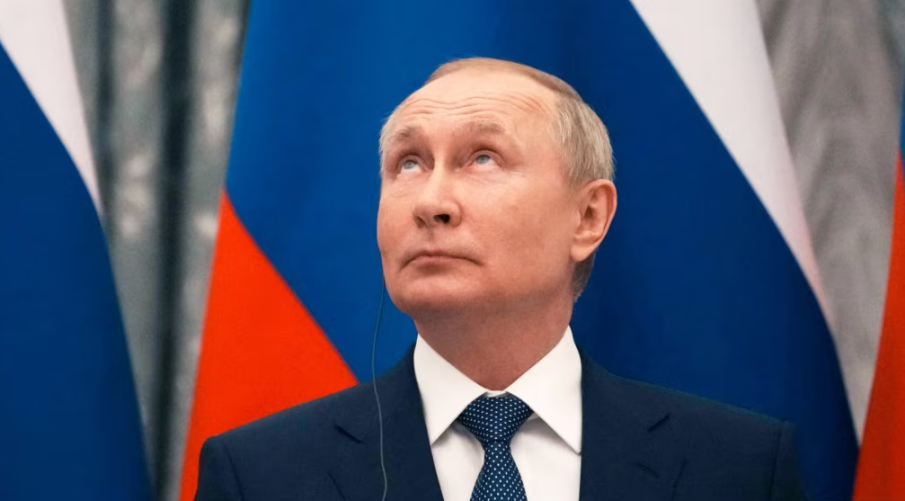 Осъдиха рускиня за бележка върху гроба на родителите на Путин
