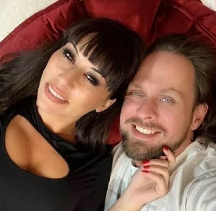 Теди пак влюбена в чужденец - Силвия Кацарова подслони новия зет