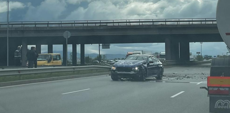 ОТ ПОСЛЕДНИТЕ МИНУТИ: Катастрофа на „Ботевградско шосе“, движението е затруднено