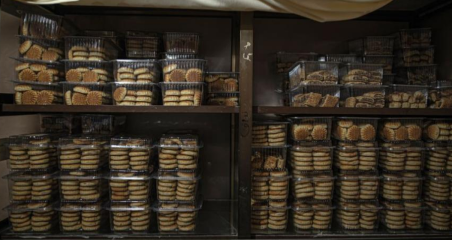 Митничари откриха нелегални цигари, скрити в кутии от бисквити