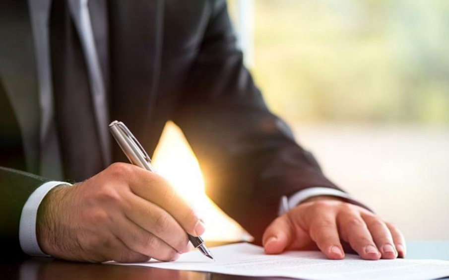 Правосъдният министър Крум Зарков с нов сигнал за злоупотреби с българско гражданство