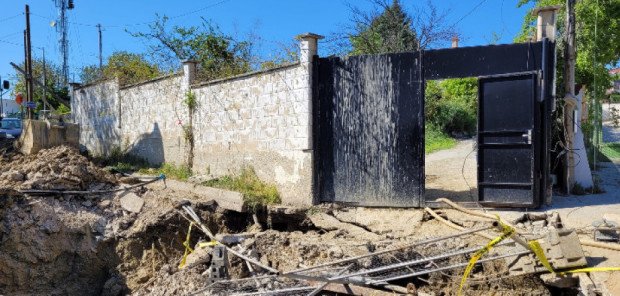 Улица във Варна пропадна заради ВиК ремонт