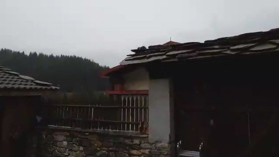 Майски сняг заваля в Родопите (ВИДЕО)