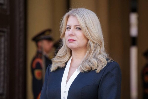 Изпратиха писма с куршуми до президента на Словакия