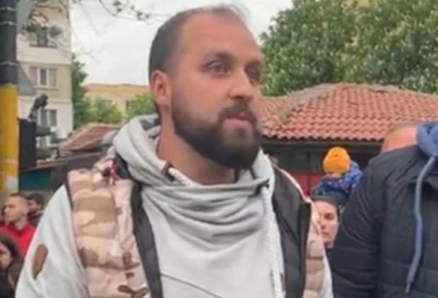 Домоуправителят на блока на загиналите младежи: Столичната община не ни обръща внимание, а тук е непрекъснато рали