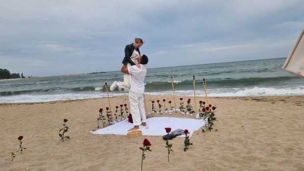 Уникално предложение за брак на варненския плаж