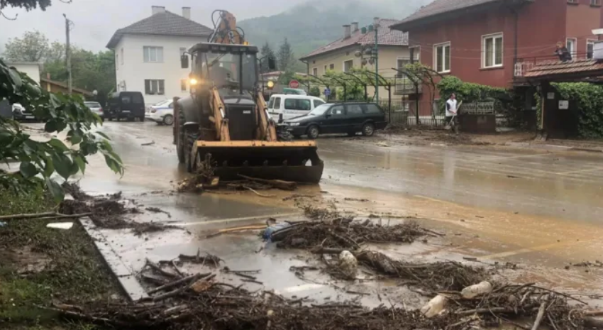 Започва разчистването на щетите след пороя в Северна България