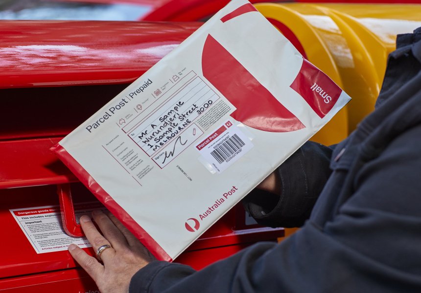 Маниак изпраща използвани презервативи на жени по пощата в Мелбърн