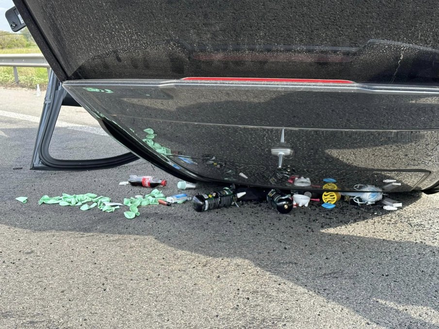 КАСКАДА: Кола се обърна по таван на магистрала Струма“
