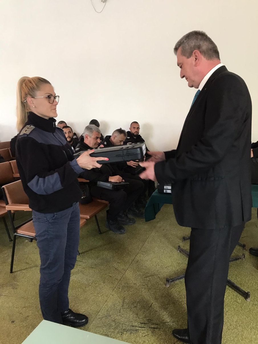 Николай Николов връчи нови служебни пистолети „Валтер“ в ОДМВР - Варна