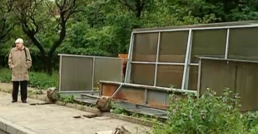 В Пловдив падна спирка на градския транспорт