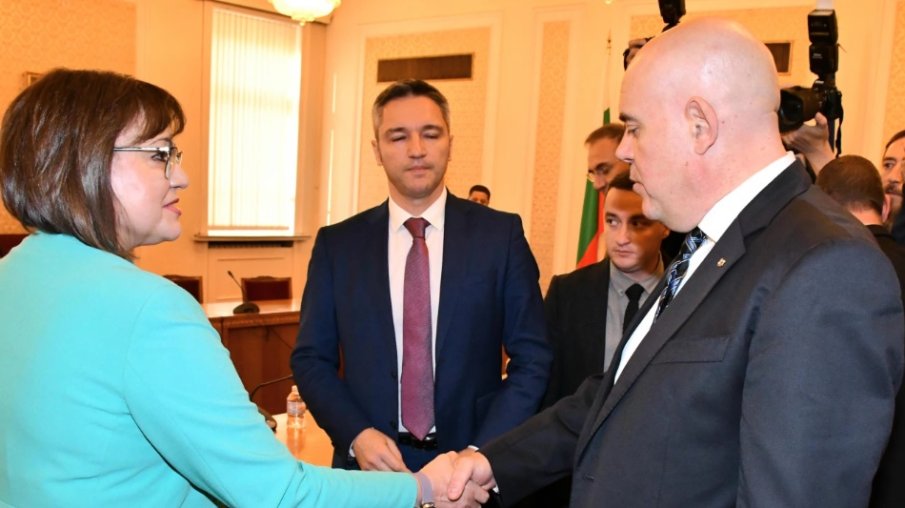 Депутат на Слави пред Соня Колтуклиева: Гешев дръпна Нинова да няма кабинет на Мария Габриел