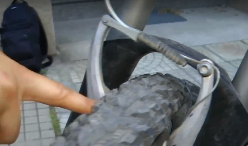 ПОРЕДНИЯТ: Шофьор на джип блъсна жена с колело в Русе и избяга