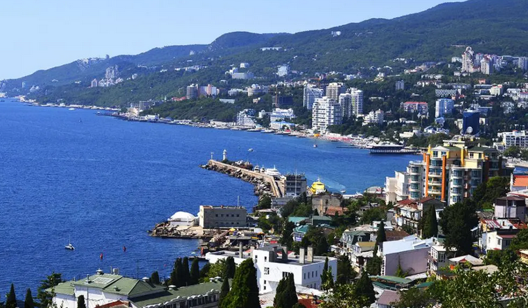 Киев с ултиматум към руските граждани в Крим: Напуснете, докато имате възможност