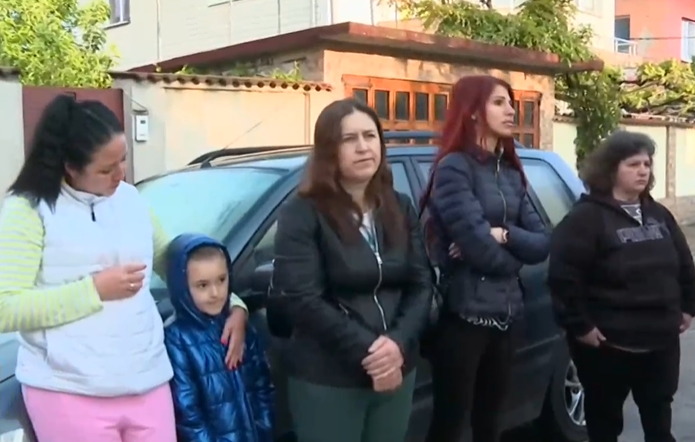 Кучета нападнаха баба и внучето й, разкъсаха домашния им любимец