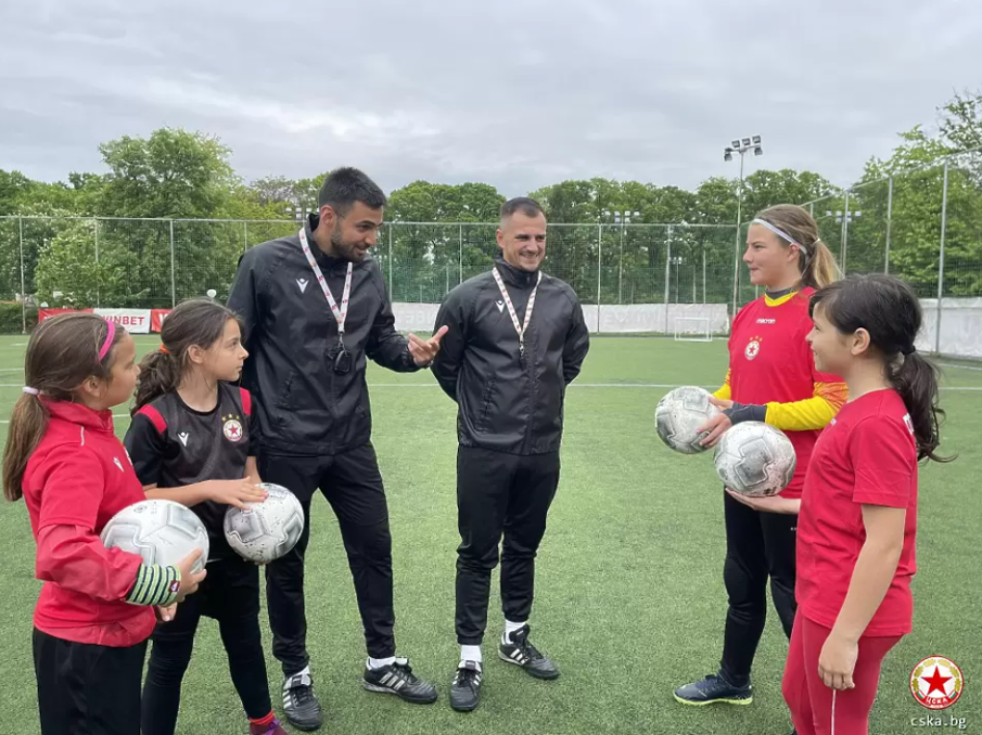ЦСКА продължава приема на момичета и девойки в академията си
