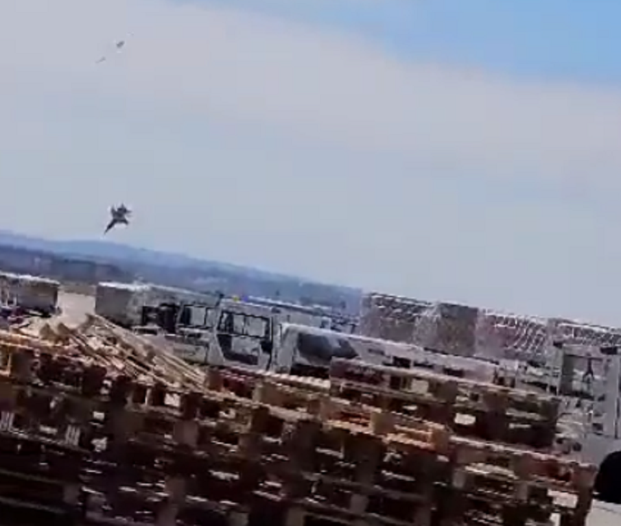 Изтребител F-18 се разби в Испания (ВИДЕО)