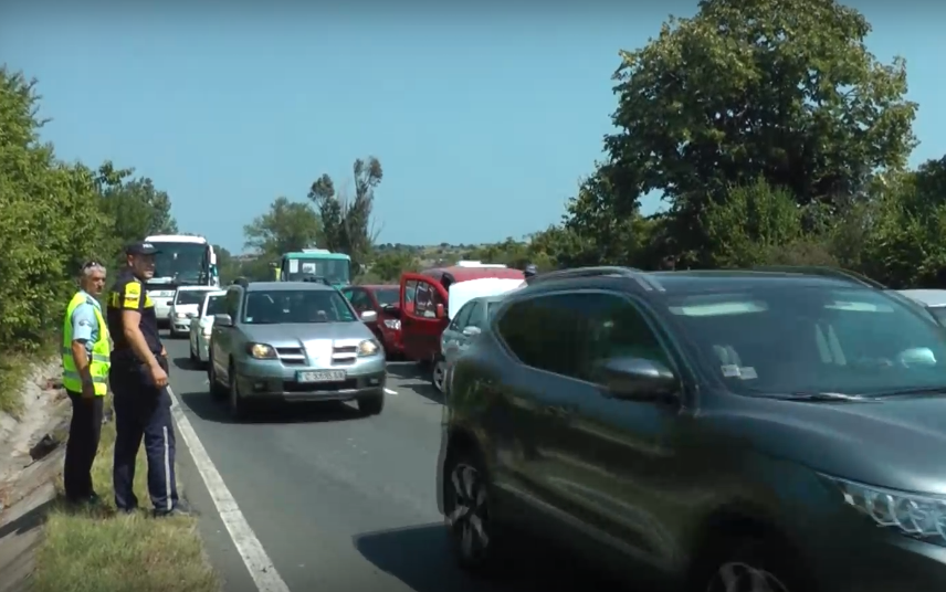 Тир се обърна в Прохода на Републиката