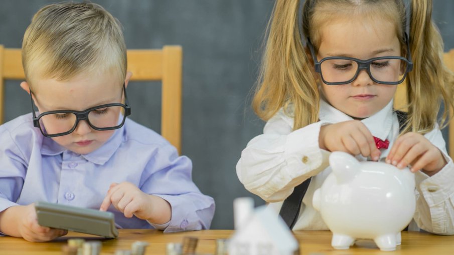 Децата ни финансово неграмотни, мама и тате ги дундуркат и след 30 години