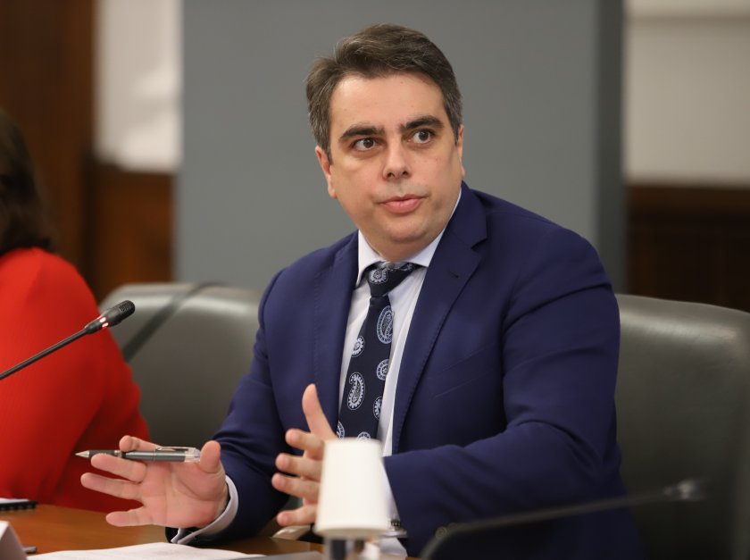 ГОЛЯМ МАЙТАП: Уредиха Асен Василев да изтегли заем, за да има пари за пенсии (СНИМКА)