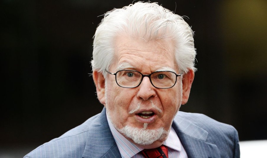 Почина тв водещият Ролф Харис, съден за сексуално посегателство над малки момичета