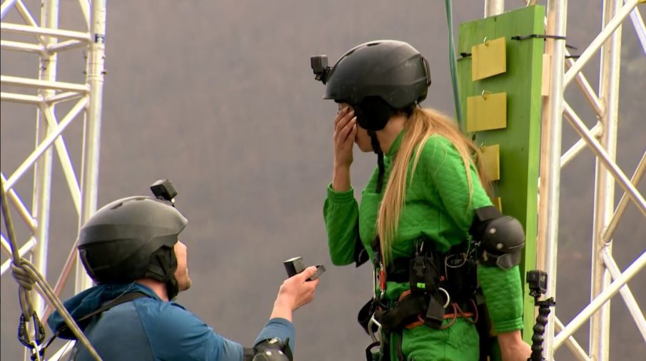 РОМАНТИКА НА ВИСОКО: Предложение за брак в Един за друг