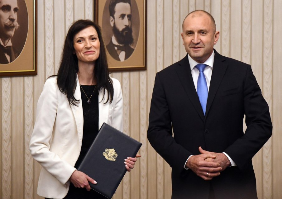 ВАЖЕН ДЕН: Мария Габриел връща папката на президента