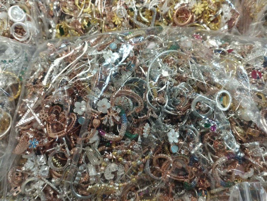 Рекордно количество сребърни накити за над 138 000 лева задържани на Капитан Андреево (ВИДЕО)