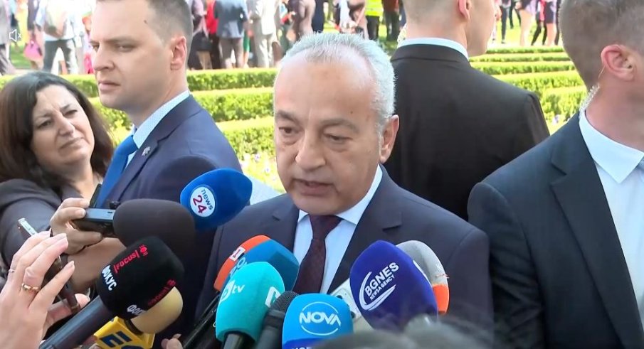 Гълъб Донев за ротационното правителство: Изненада, която не се знае дали ще е успешна. Конституцията не е подготвена за такова нещо