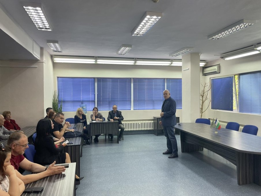 Гешев стяга редиците - обикаля всички прокуратури