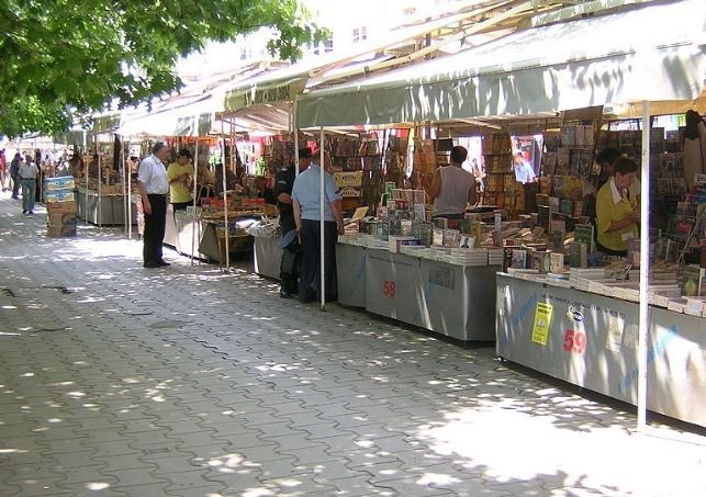 Главният архитект на София: Няма място за книжния пазар на пл. Славейков