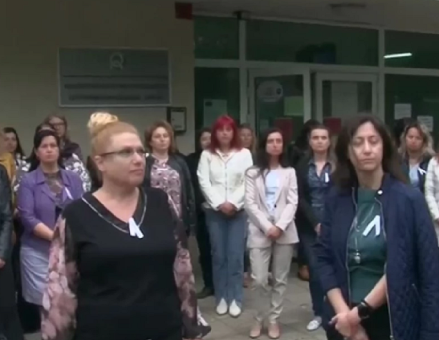 Служител в НОИ изплака: Чашата преля, принуждават ни да полагаме повече труд