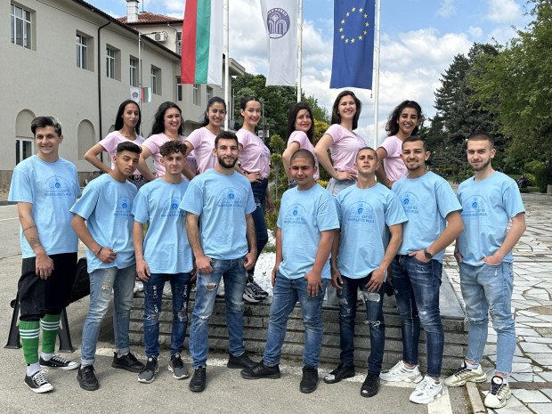 16 са претендентите за короните на Цар на минералната вода и Царица роза в Павел баня