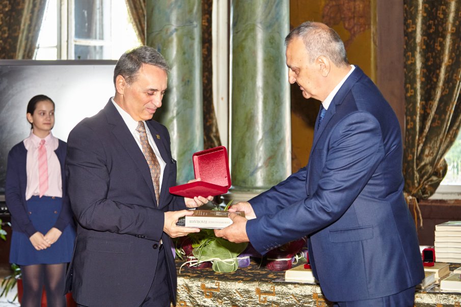 Навръх 24 май проф. Моллов получи „Почетния знак на Пловдив“ 