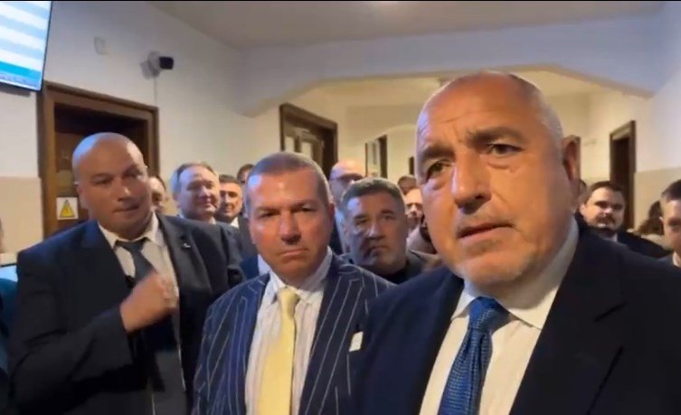 ПИК TV! Бурни аплодисменти след втория разпит на Борисов! Лидерът на ГЕРБ: Нямам нищо общо с това, за което ме питаха (ВИДЕО)