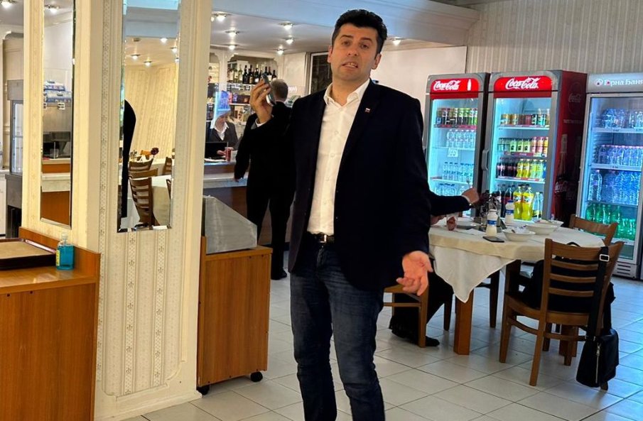 Соня Колтуклиева издебна Киро в бюфета на парламента (СНИМКИ)