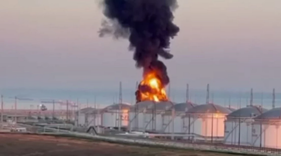 Нов удар по Русия! Дрон подпали петролна рафинерия, Москва обвини Киев