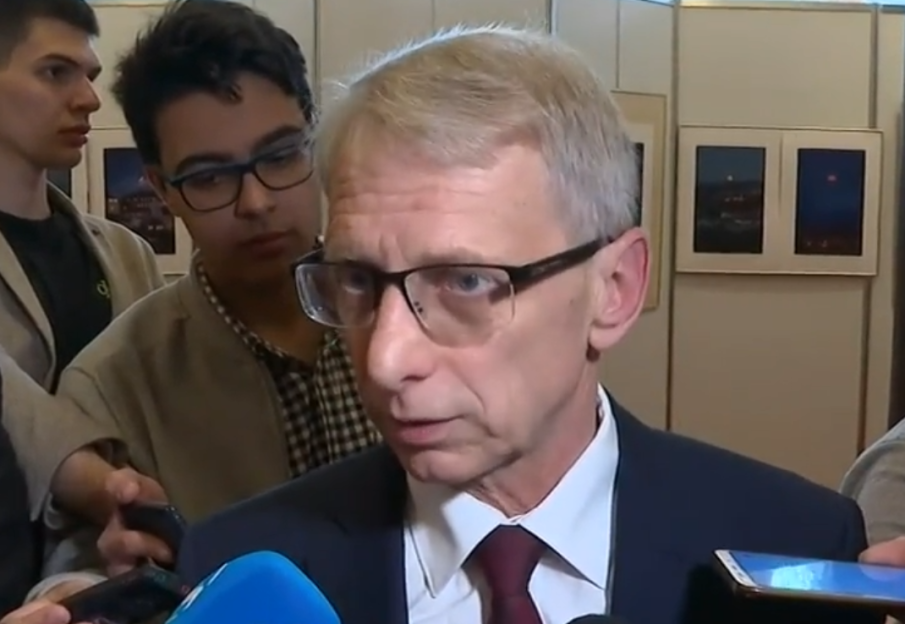 ПО ТЕЛЕФОНА: Денков поздрави Мицотакис за убедителната му победа на парламентарните избори