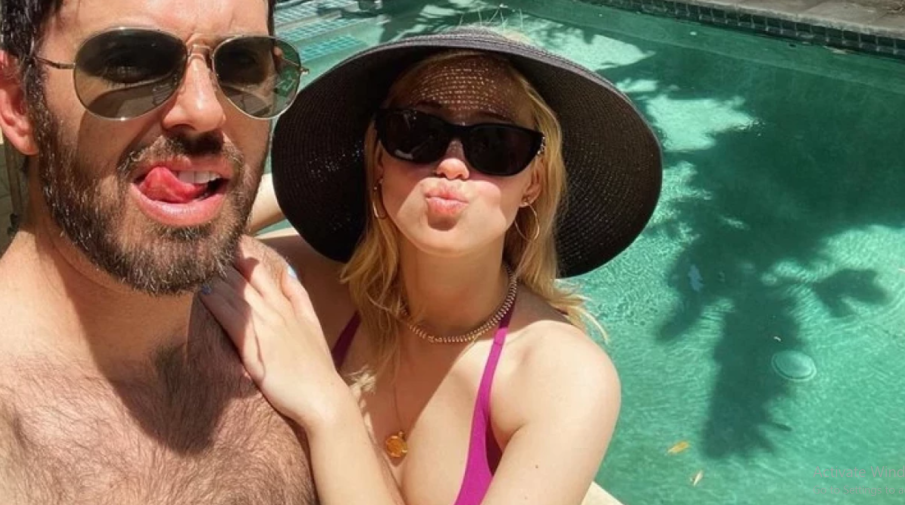 Мария Бакалова се гушка с рунтав мъж пред Валери