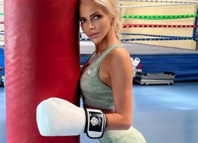 В ИМЕТО НА КРАСОТАТАТА: Жанета Осипова тренира с... ток