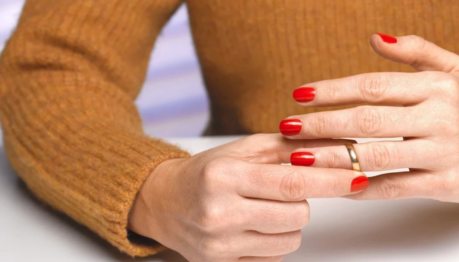 Наша певица отпразнува развода с повече кеф от сватбата