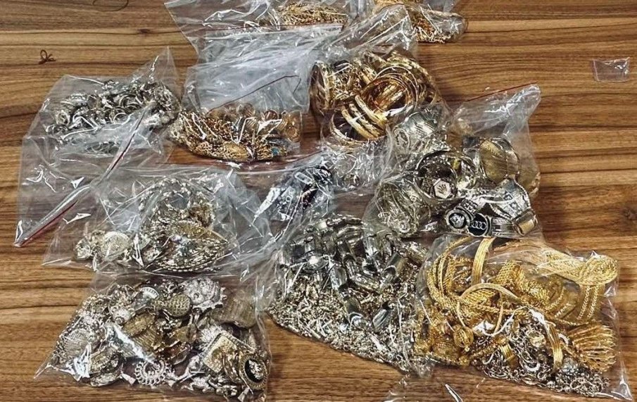 Обвинение за шофьор на автобус за контрабанда на златни накити за 481 370 лева (СНИМКИ)
