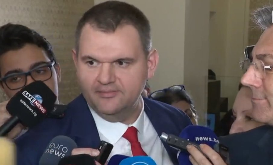 Делян Пеевски и Карадайъ гласували за Денков и Габриел: Не подкрепяме кабинета, а само конституционната реформа (ВИДЕО)