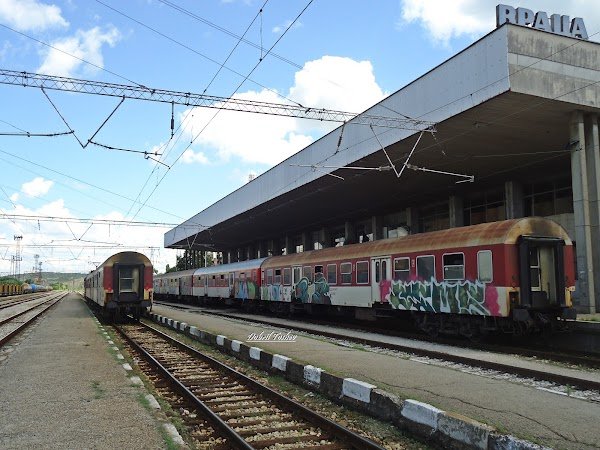 ГНУСНО: Невъобразими смрад и мизерия в тоалетните на гарата във Враца (СНИМКИ)