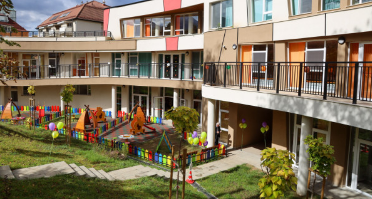 Родители протестираха в София: Дискримиция е децата ни да бъдат разигравани на лотарии